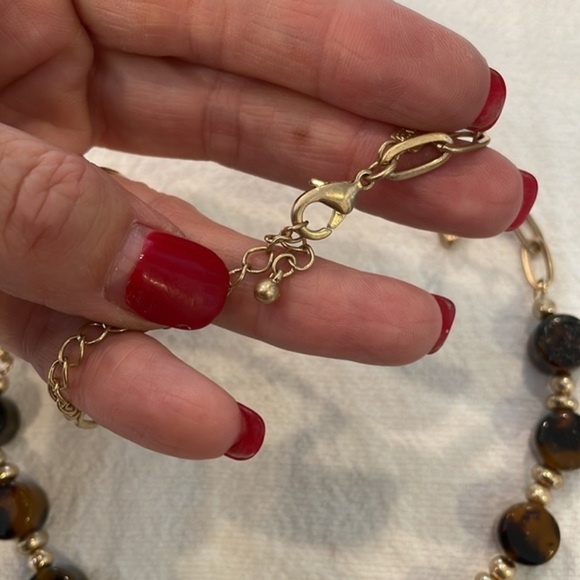 Canvas modern faux turquoise bead gold tone necklace - Picture 4 of 7